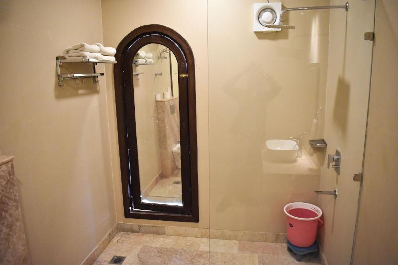 Hotel Maple Ridge image