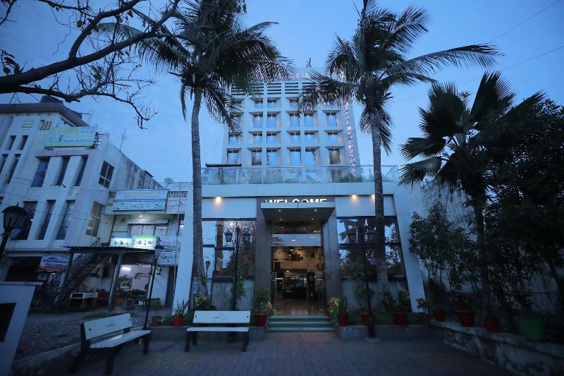Hotel The Excellency — general view