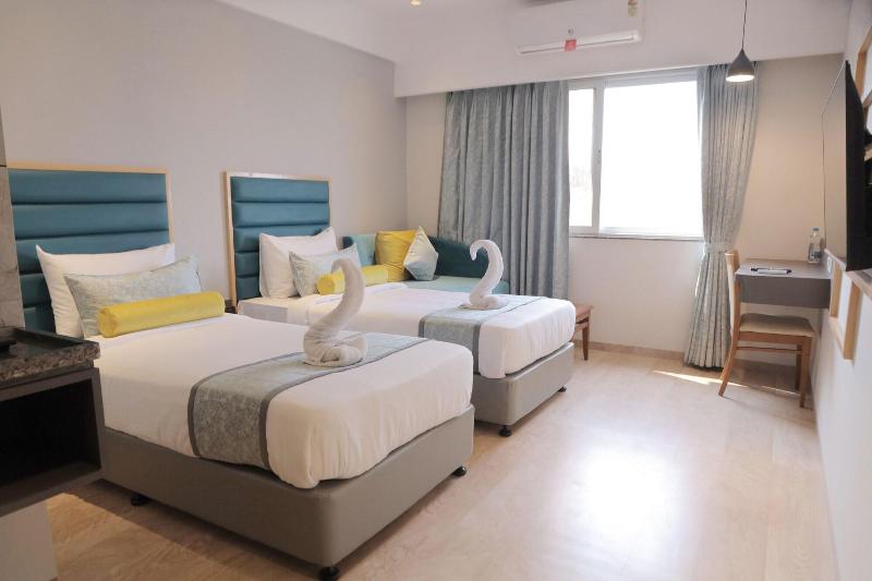 Hotel The Excellency — exterior view
