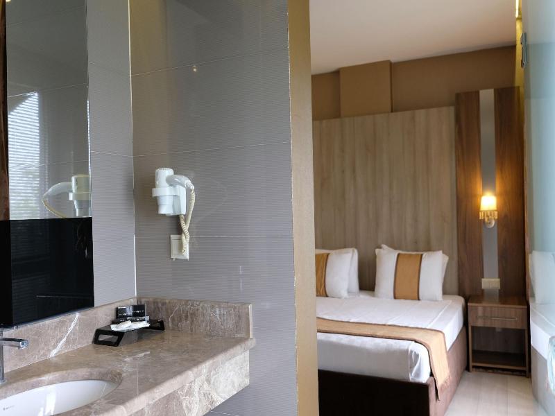 Royal Capital Hotel Çekirge image