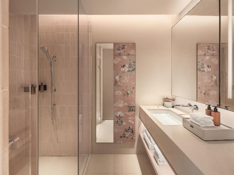 Kromo Bangkok, Curio Collection By Hilton image