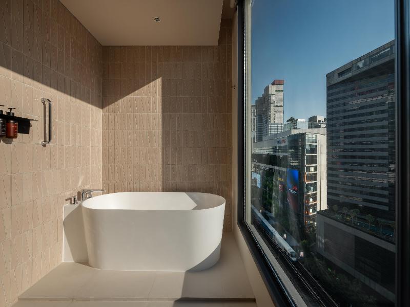 Kromo Bangkok, Curio Collection By Hilton image