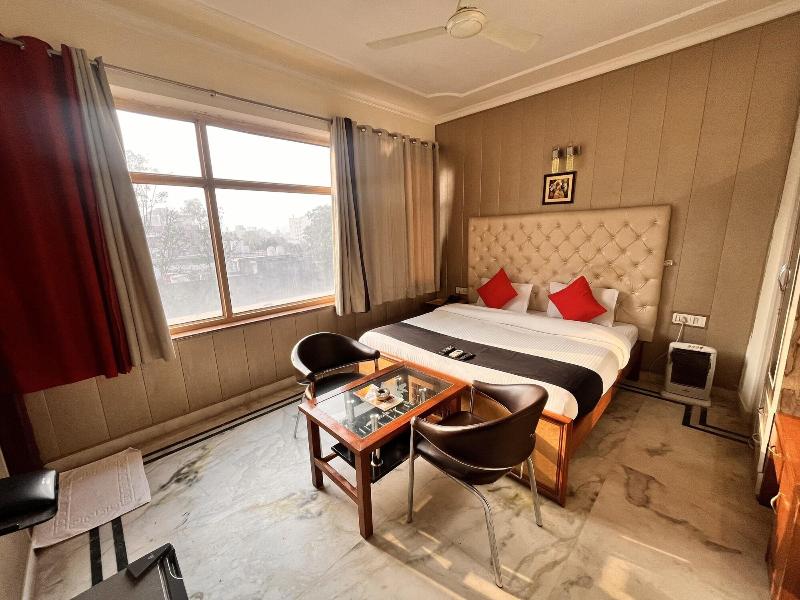 Hotel Gracious image