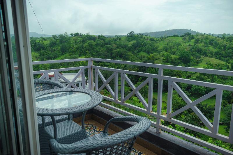 The Sky Imperial Pavoreal Jungle Resort image