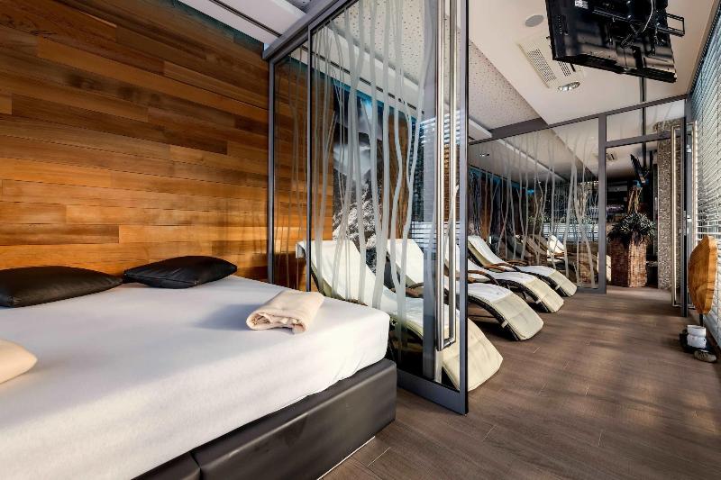 Hotel Pecr Well image