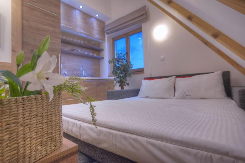 Villa Natural Wood image