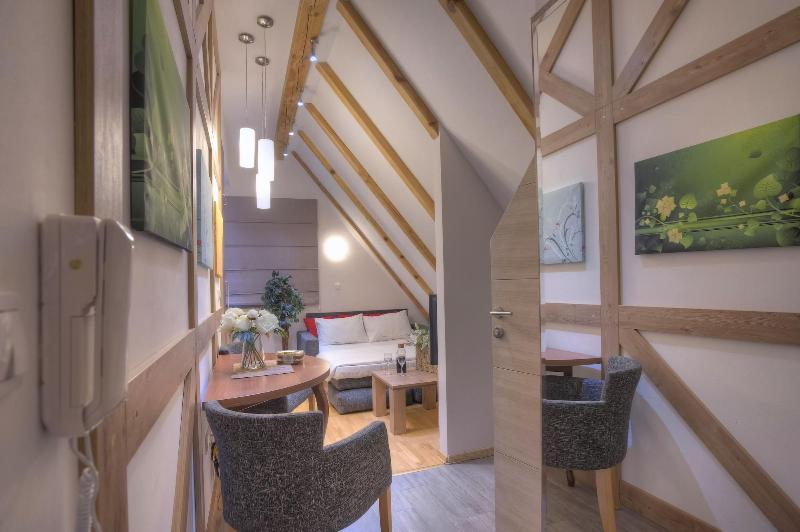 Villa Natural Wood image