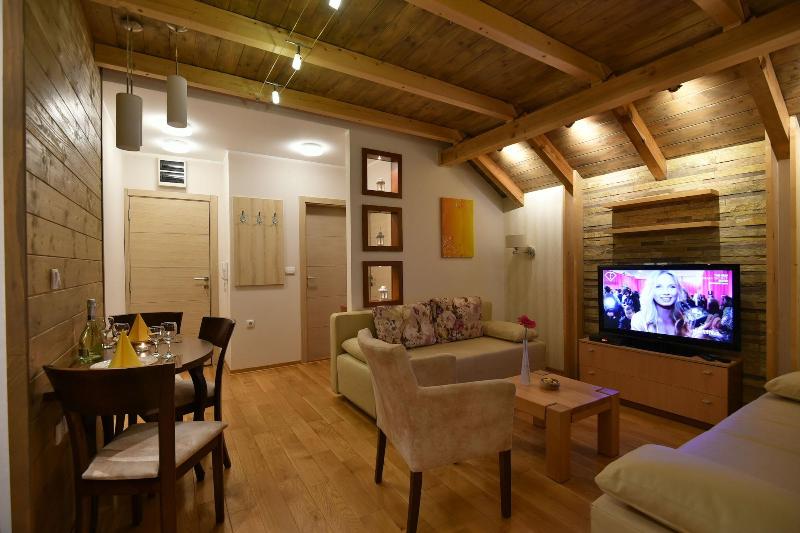 Villa Natural Wood image