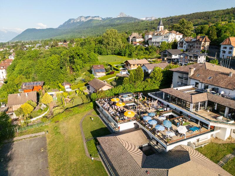 Côté Lac Hostel image