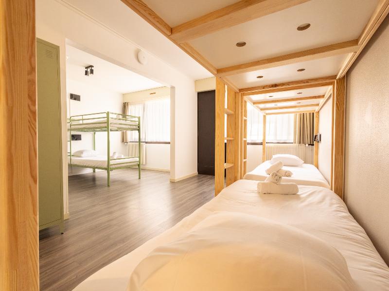 Côté Lac Hostel image