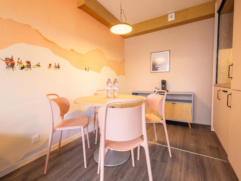 Côté Lac Hostel image