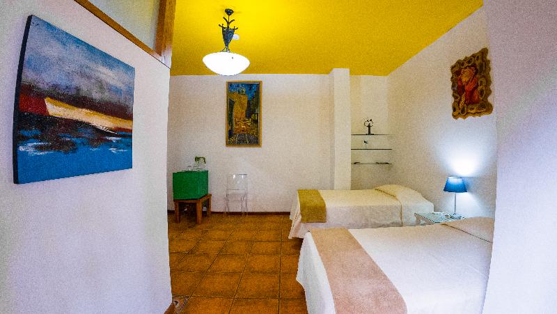 La Casa De Marita image