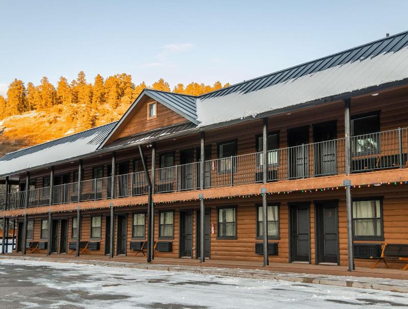 High Creek Lodge Cabins image
