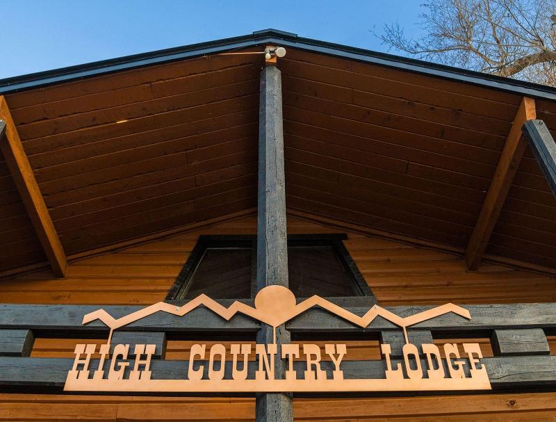 High Creek Lodge Cabins image