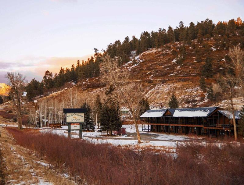 High Creek Lodge Cabins image