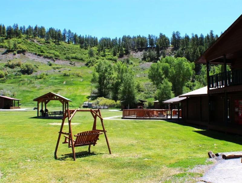 High Creek Lodge Cabins image