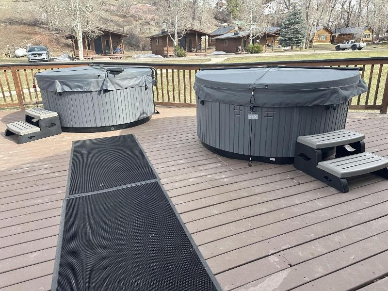 High Creek Lodge Cabins image