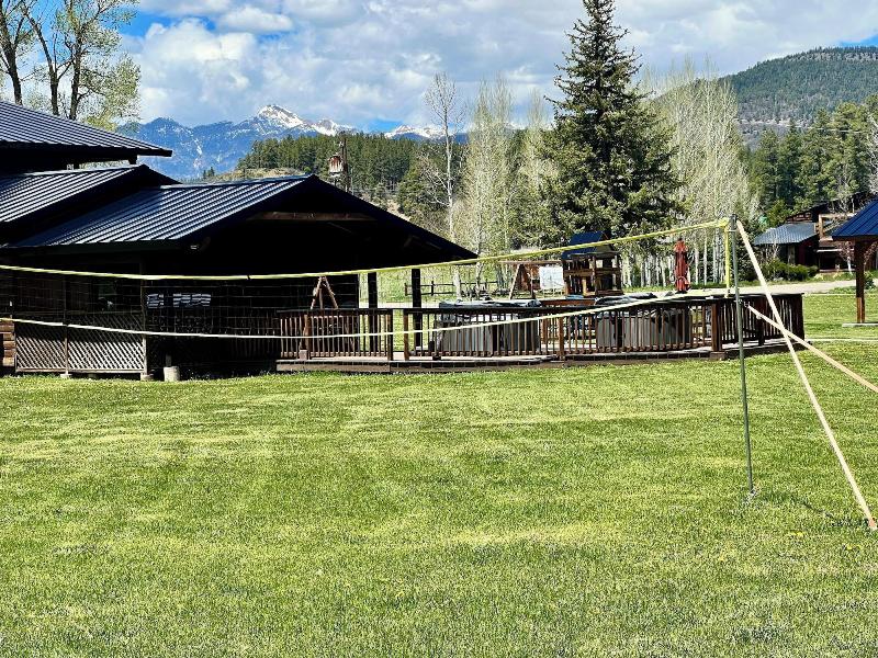 High Creek Lodge Cabins image