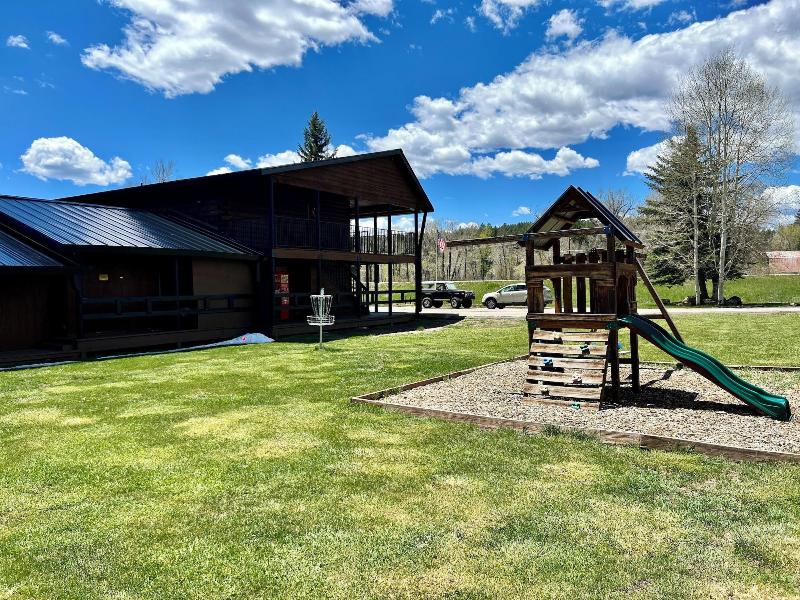 High Creek Lodge Cabins image