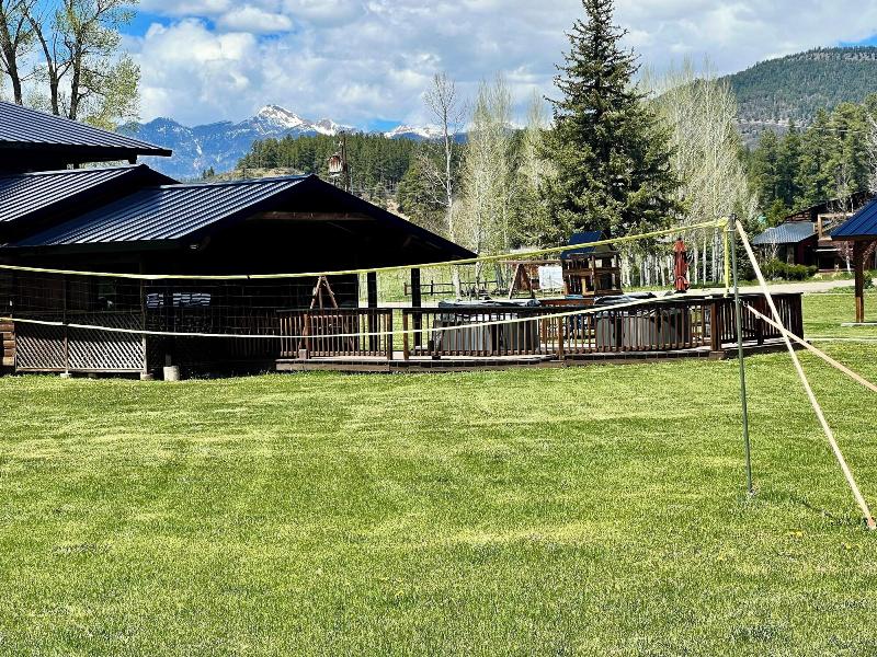 High Creek Lodge Cabins image