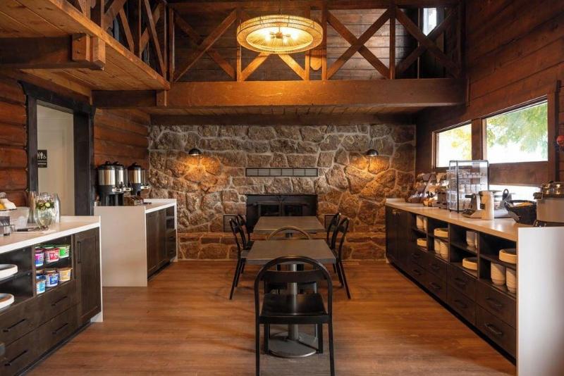 High Creek Lodge Cabins image