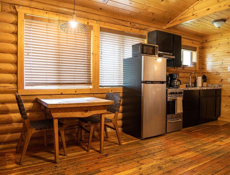 High Creek Lodge Cabins image