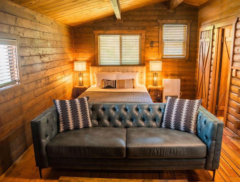 High Creek Lodge Cabins image