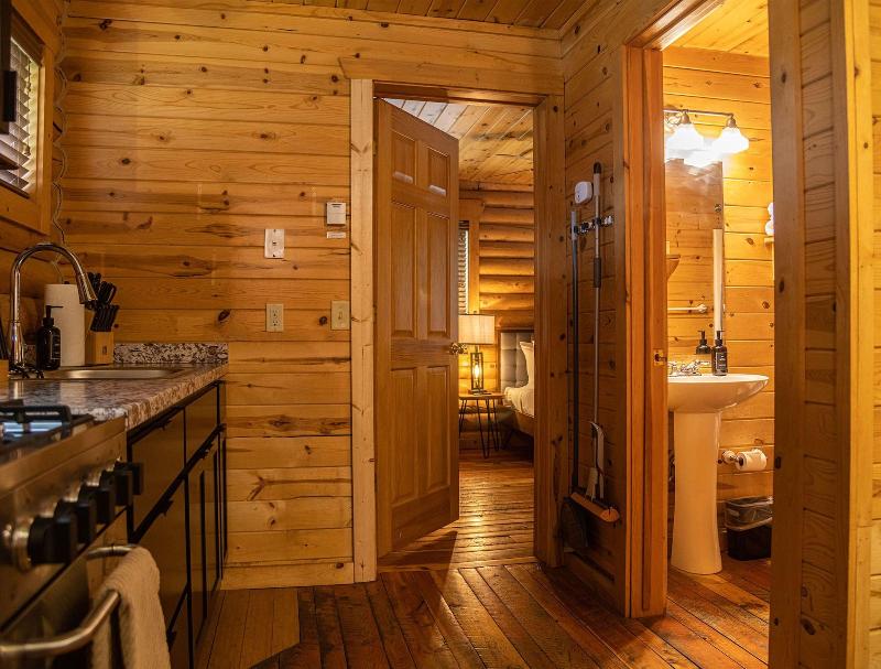 High Creek Lodge Cabins image