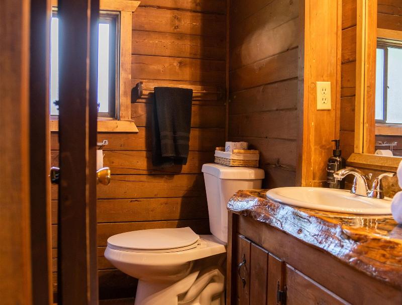High Creek Lodge Cabins image