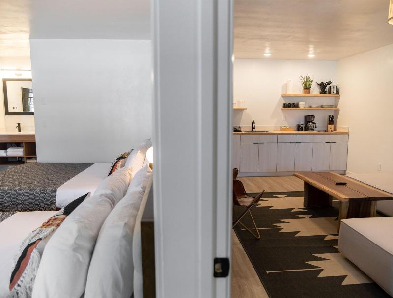 High Creek Lodge Cabins image