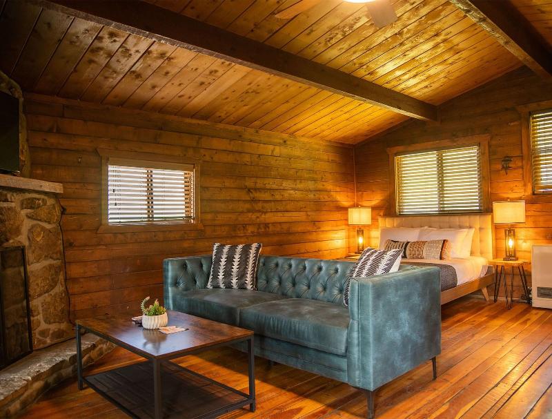 High Creek Lodge Cabins image