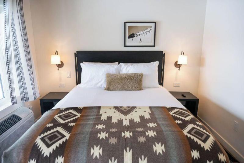 High Creek Lodge Cabins image