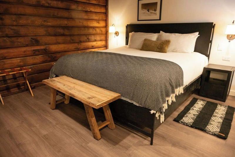High Creek Lodge Cabins image