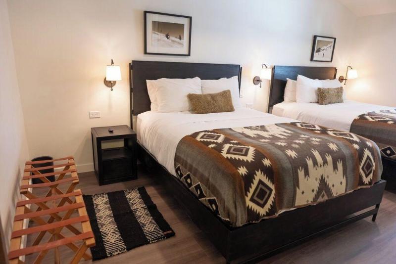 High Creek Lodge Cabins image
