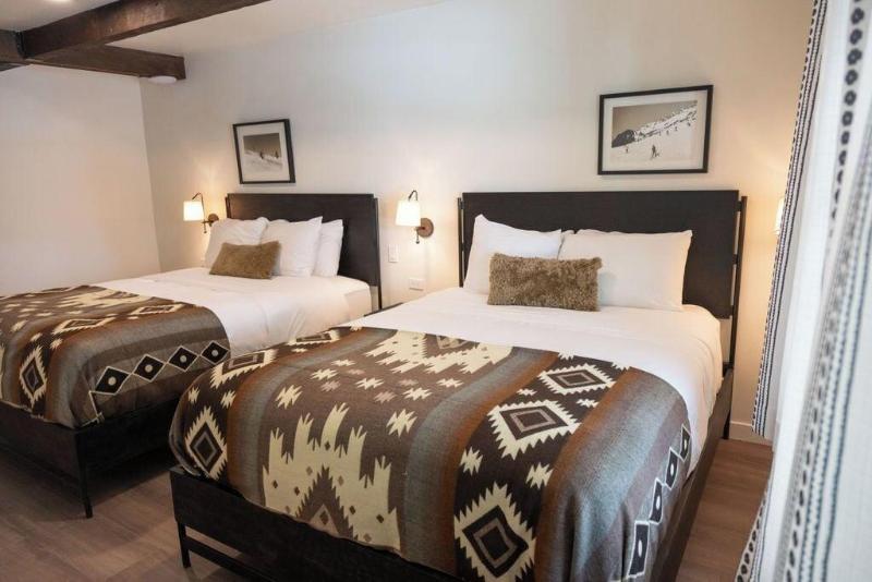 High Creek Lodge Cabins image