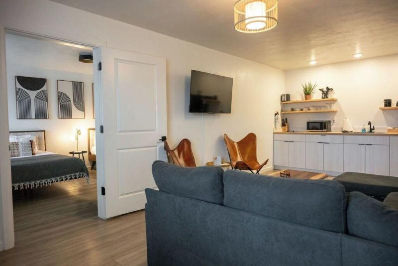 High Creek Lodge Cabins image