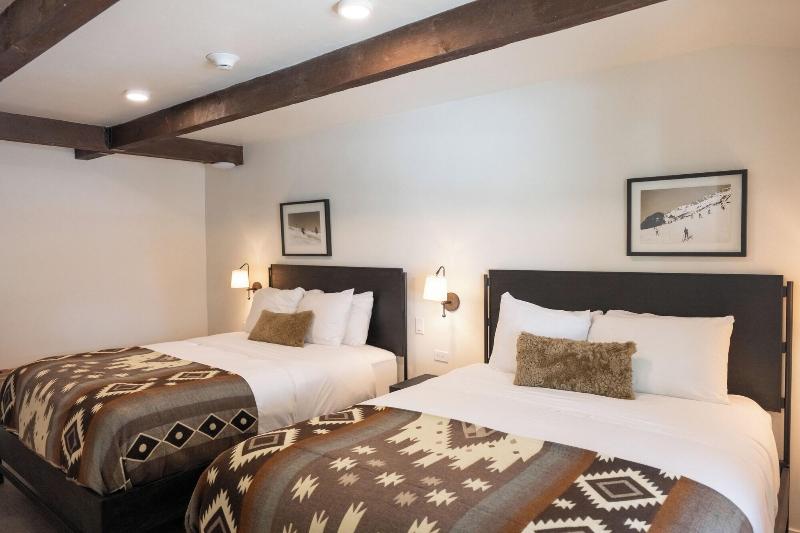 High Creek Lodge Cabins image
