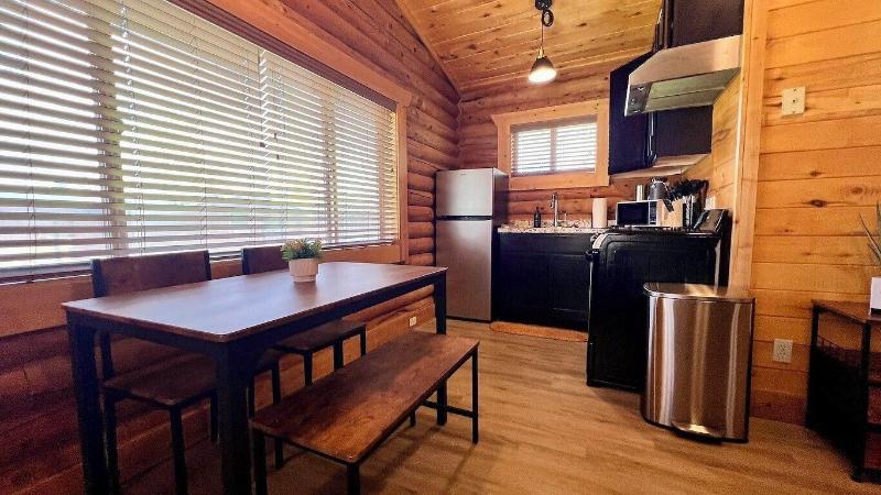 High Creek Lodge Cabins image