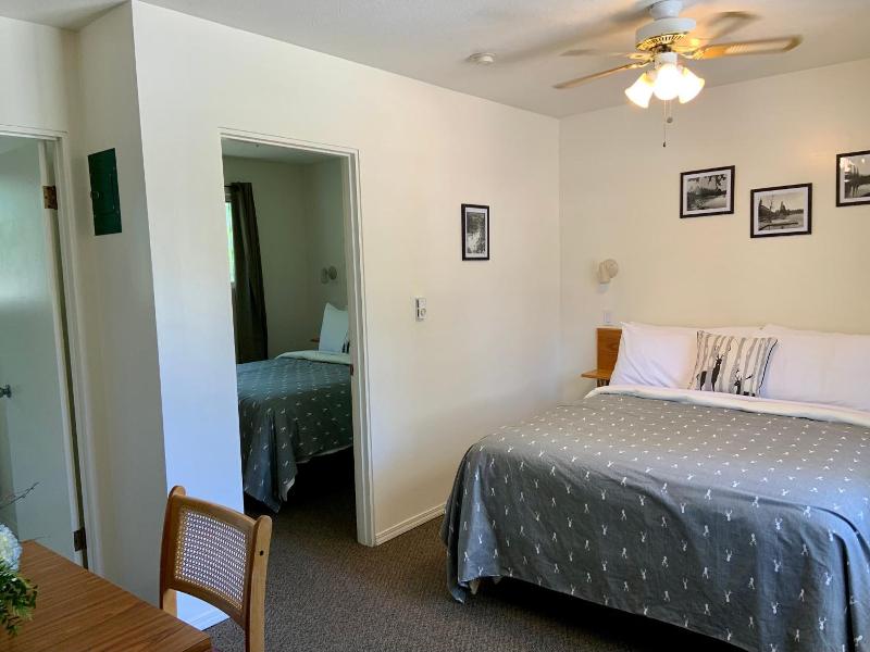 Mountain Springs Motel image