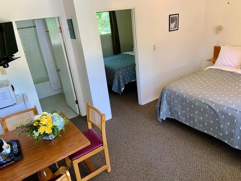 Mountain Springs Motel image