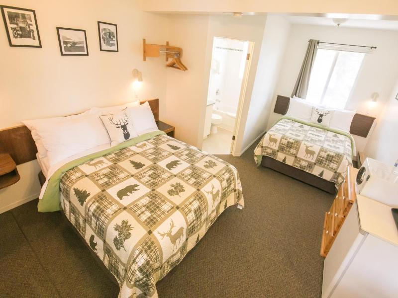 Mountain Springs Motel image