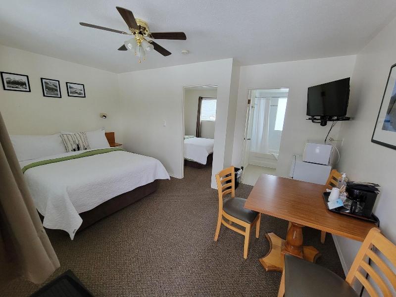 Mountain Springs Motel image