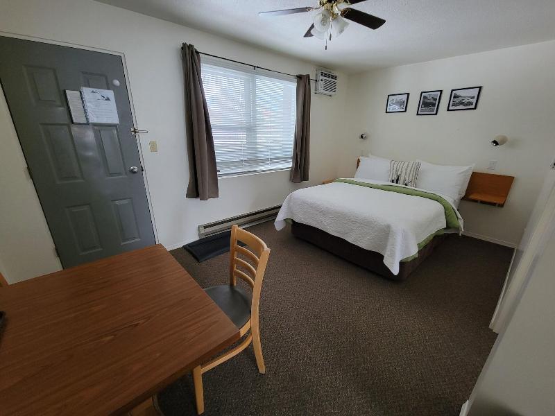 Mountain Springs Motel image