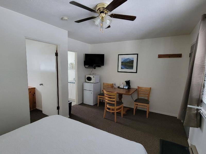 Mountain Springs Motel image
