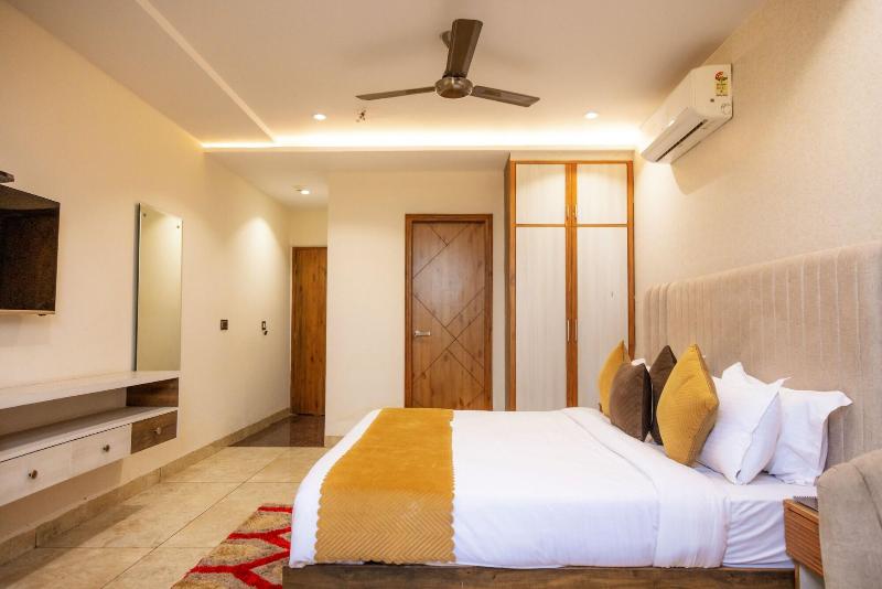 Hotel Eminence image
