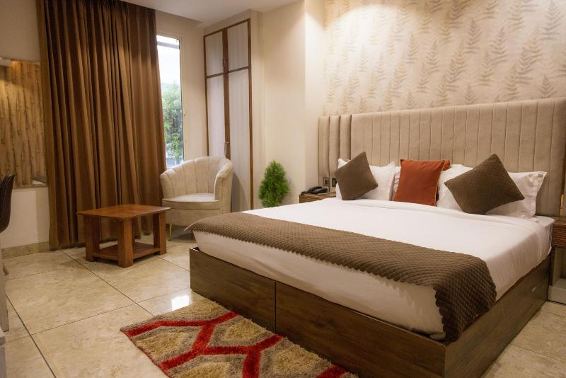 Hotel Eminence image