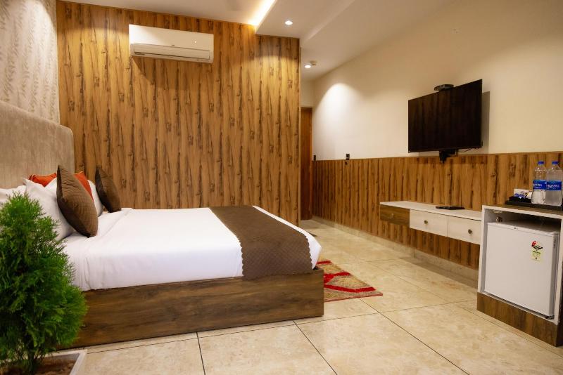 Hotel Eminence image