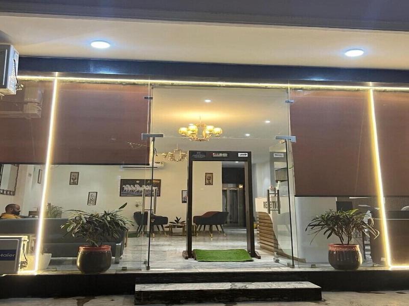 Hotel Ivory Inn image