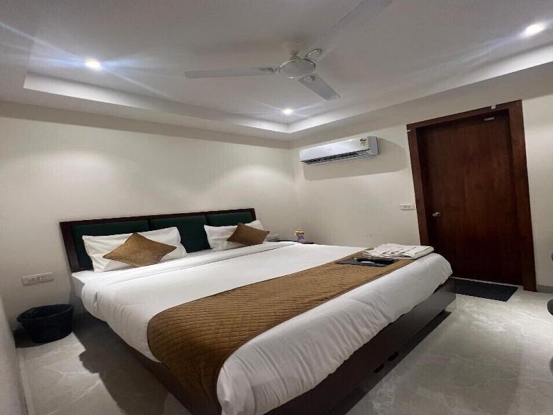 Hotel Ivory Inn image