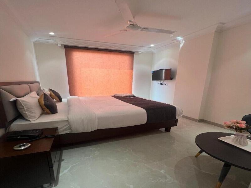 Hotel Ivory Inn image